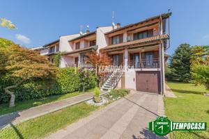 SPLENDIDA VILLA LIBERA SU TRE LATI CON AMPIO GIARD