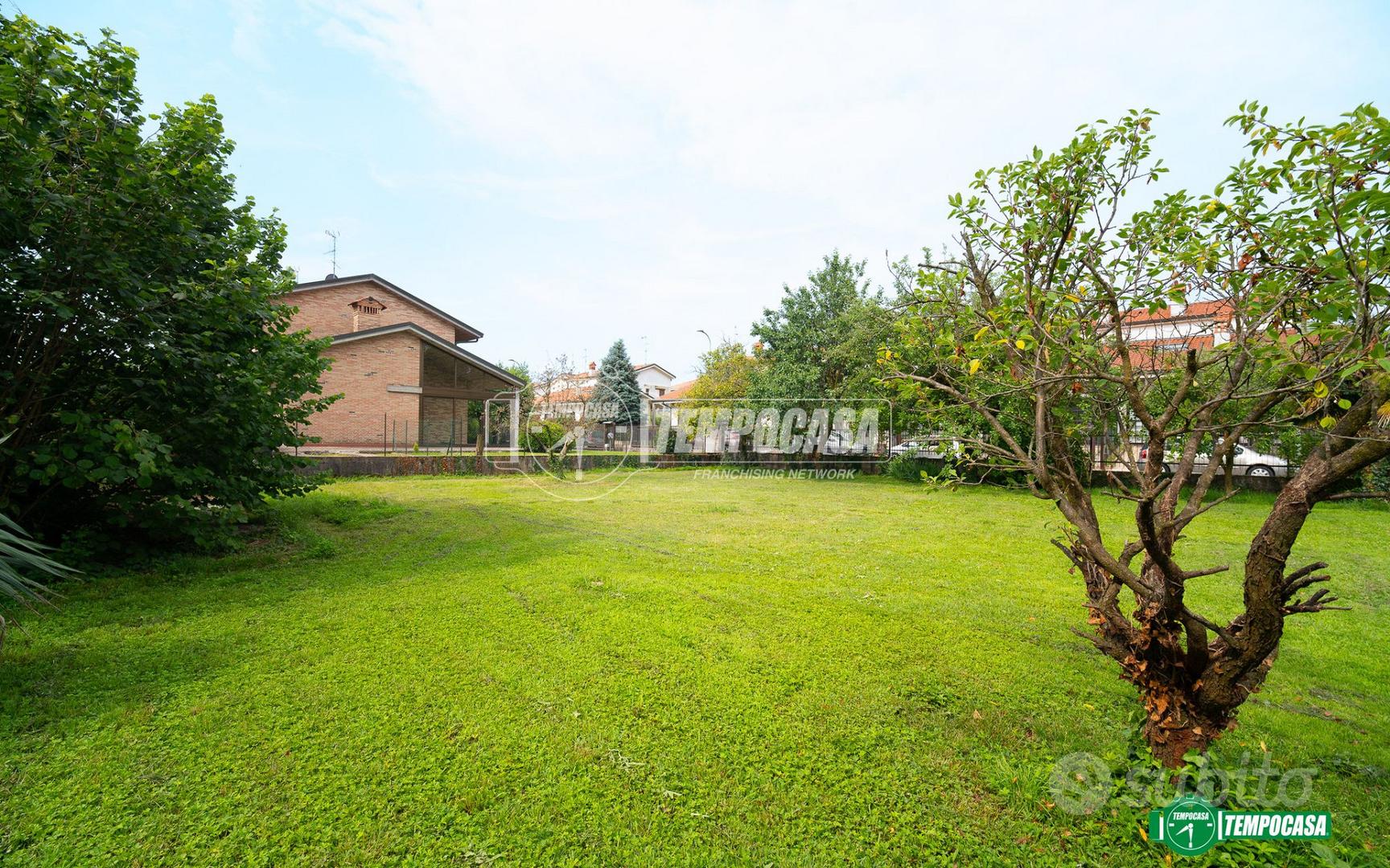 TERRENO EDIFICABILE CON AREA INDUSTRIALE ANNESSA - Vista 6