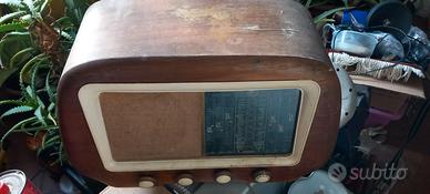 vecchia radio a valvole