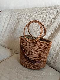 Borsa a secchiello fatta a mano, nuova.
