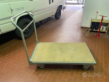 Carrello porta pacchi da magazzino