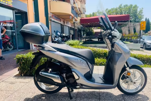 HONDA SH 300 i TUTTO INCLUSO ANCHE PASSAGGIO! MI