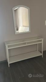 Set ingresso Ikea: consolle con specchio