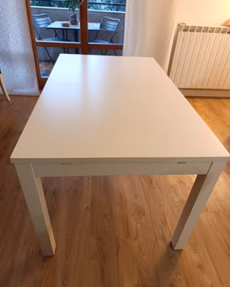 Tavolo allungabile.