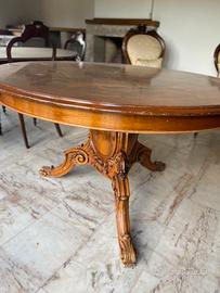 Tavolo tondo stile antico, piano in radica