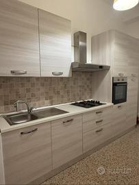 CUCINA COMPLETA PARI AL NUOVO SOLO 4 MESI DI VITA