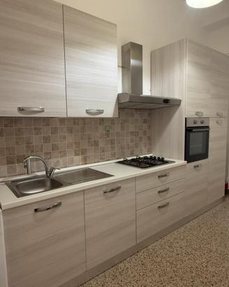 CUCINA COMPLETA PARI AL NUOVO SOLO 4 MESI DI VITA