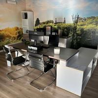 Set scrivania e scaffali per ufficio