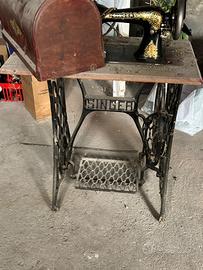 Macchina da cucire SINGER antica