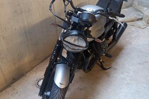moto Guzzi v7 Stone 850