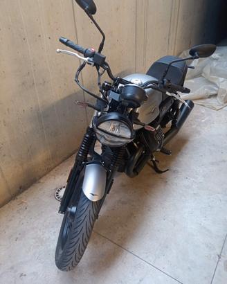 moto Guzzi v7 Stone 850