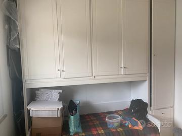 Armadio con due letti