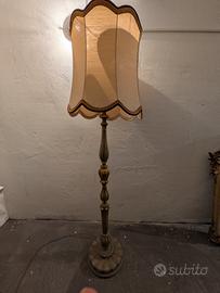 Set 2 lampade vintage coordinate legno intagliato