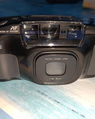 Macchina fotografica analogica 35mm. Ricoh RX 750