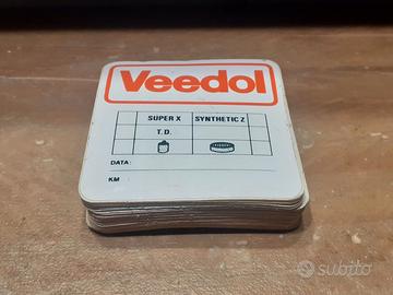 Piccoli vecchi adesivi auto