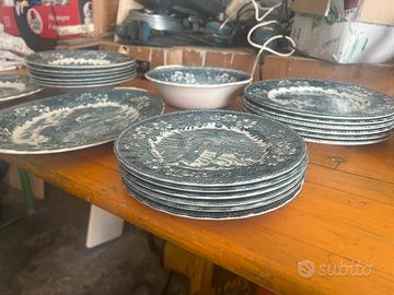 Elegante servizio di piatti vintage inglese Royal
