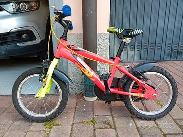 Bicicletta rossa fiammante