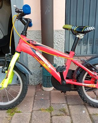 Bicicletta rossa fiammante