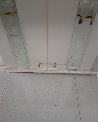 Mobiletto con ante