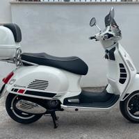 Vespa 300 GTS Super i.e