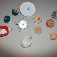 Set di 12 trottole funzionanti fatte a mano