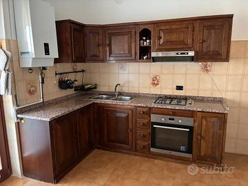Cucina angolare in legno