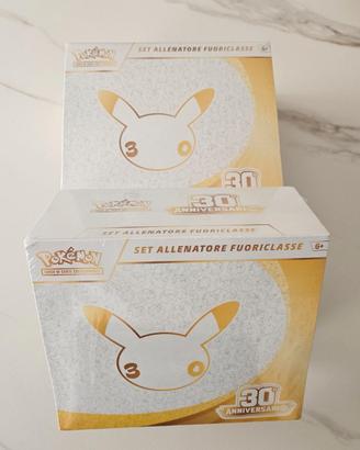 SET ALLENATORE FUORICLASSE POKEMON 30 ANNIVERSARIO