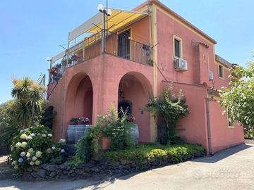 Rustico / Casale di 550 m² con più di 5 locali e b