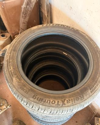 Gomme auto