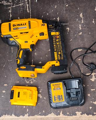 Sparachiodi Dewalt  DCN680