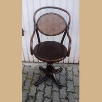 Sedia da barbiere thonet restaurata { sedia molto