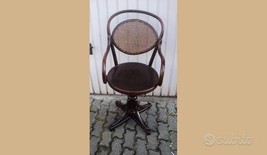 Sedia da barbiere thonet restaurata { sedia molto