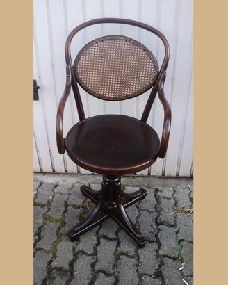 Sedia da barbiere thonet restaurata { sedia molto