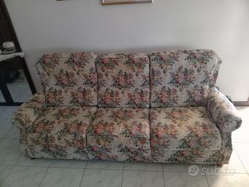 Divano 3 posti con letto. 