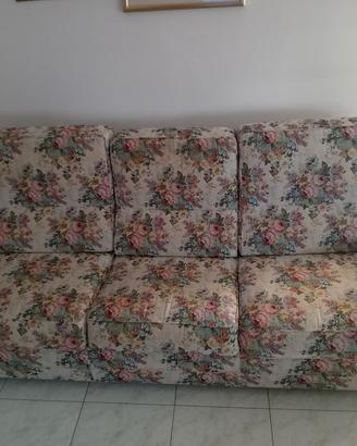 Divano 3 posti con letto. 