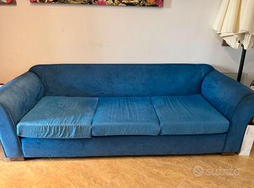 Divano 3 posti.