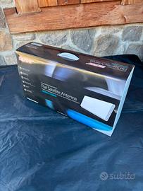 Antenna satellitare piatta