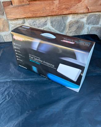 Antenna satellitare piatta