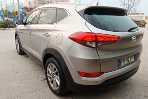 Hyundai Tucson

 x possible diesel full opzional