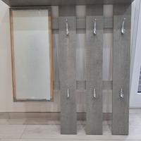 Guardaroba con specchio e ganci