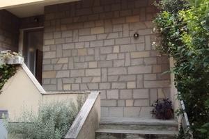 Camere in casa con giardino, zona universitaria