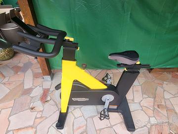 GROUP CYCLE TECHNOGYM BIKE