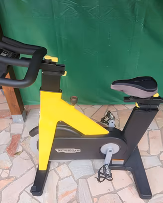 GROUP CYCLE TECHNOGYM BIKE