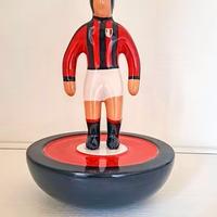 Scultura omino gigante subbuteo Milan