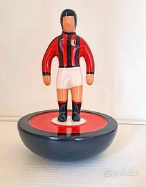 Scultura omino gigante subbuteo Milan