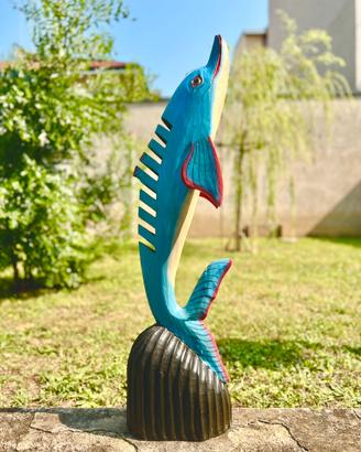 Scultura in legno artigianale a forma di delfino