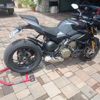 Ducati V4 S anno aprile 2023