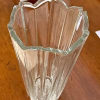 Vaso in vetro lavorato trasparente