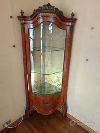 Vetrinetta ad angolo, stile Napoleone lll