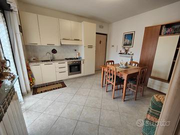 Trilocale seminuovo con garage